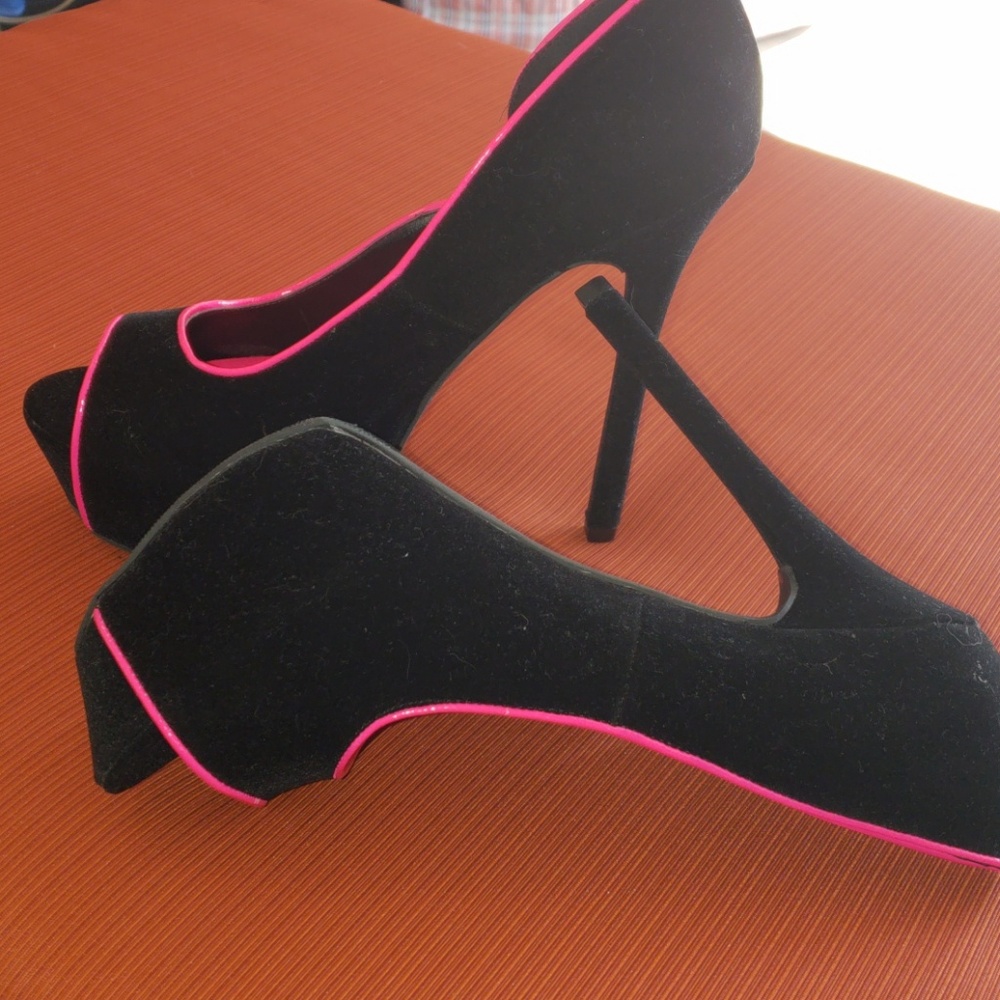 Shoes - Picture 7 of 7